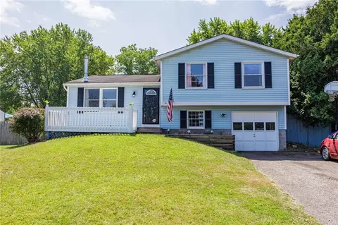 66 Curtisdale Ln, Hamlin, NY 14464