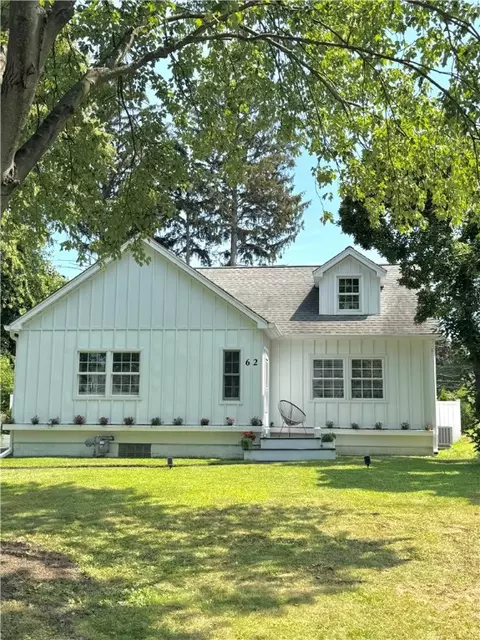 62 Shorewood Dr, Irondequoit, NY 14617