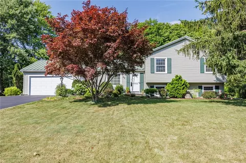 96 Gate House, Henrietta, NY 14467