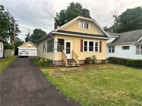 81 Hinchey Rd, Gates, NY 14624