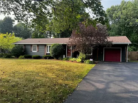 76 Kartes Dr, Greece, NY 14616