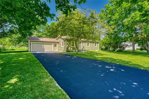 493 Holt Rd, Webster, NY 14580