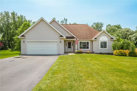 419 Everwild Ln, Macedon, NY 14502