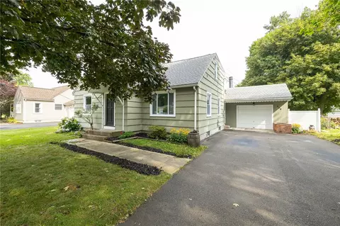 520 Apple Orchard Ln, Webster, NY 14580