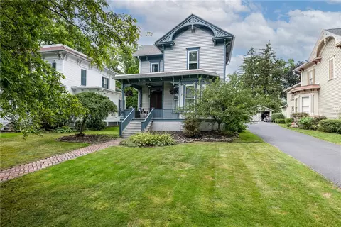 104 Park Pl, Canandaigua, NY 14424
