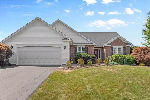 15 Dexter Dr, Greece, NY 14612