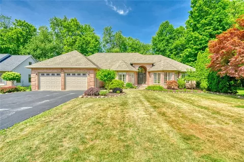 369 Melwood Dr, Greece, NY 14626