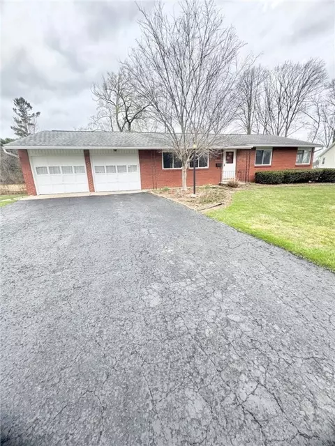 961 Garden Ln, Webster, NY 14580