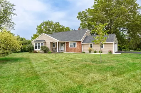 18 Aspen Dr, Rochester, NY 14625