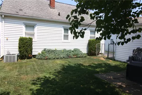 93 Heberle Rd, Irondequoit, NY 14609 photo 18