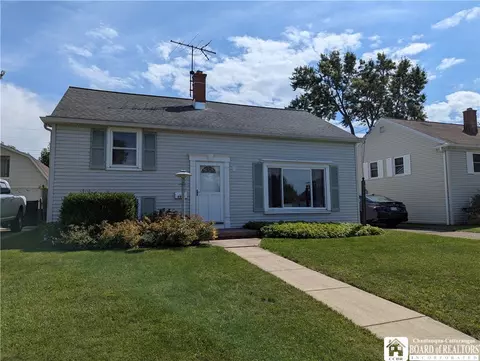 4959 Chapman Pkwy, Hamburg, NY 14075