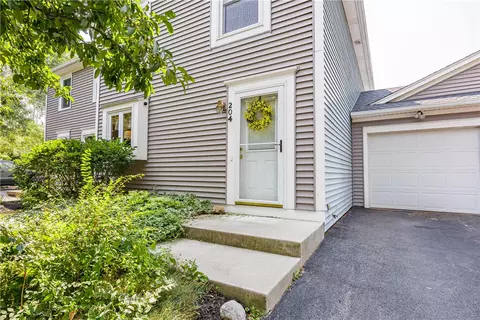 204 Wycliff Dr, Webster, NY 14580