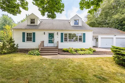 305 Lake Meadow Dr, Greece, NY 14612