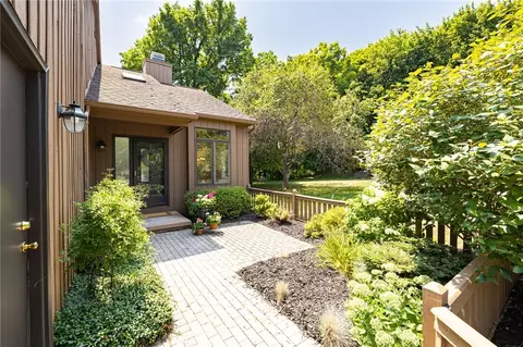 21 Sky Ridge Dr, Rochester, NY 14625