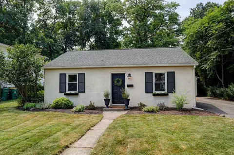 33 Penhurst Rd, Brighton, NY 14610