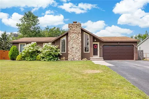 27 Ezio Dr, Gates, NY 14606
