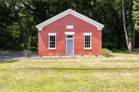 465 Marsh Rd, Pittsford, NY 14534