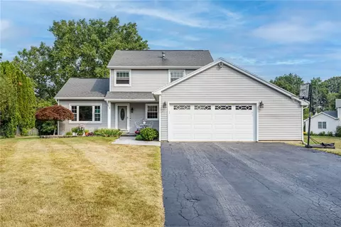 18 Charter Cir, Gates, NY 14606