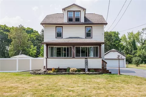 285 Dearcop Dr, Gates, NY 14624