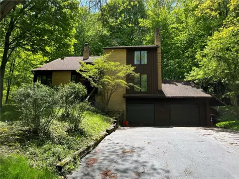 61 Deer Creek Rd, Pittsford, NY 14534