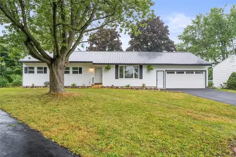 11 Appledore Cir, Rochester, NY 14623