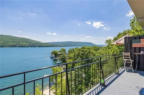 3 Cliffside Dr, South Bristol, NY 14424