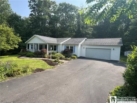 16 Rowley Ct, Ellicott, NY 14701