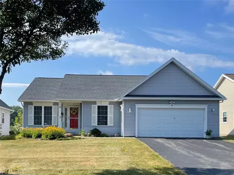 22 Stothard Dr, Parma, NY 14468