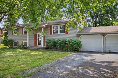 31 Fairview Dr, Sweden, NY 14420