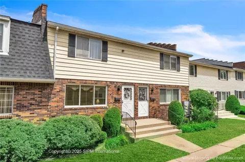43 Stoneledge, Amherst, NY 14221