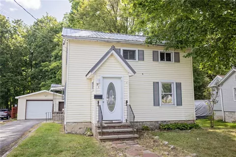 91 South St, Le Roy, NY 14482