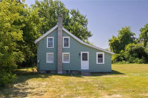 905 Burritt Rd, Parma, NY 14468