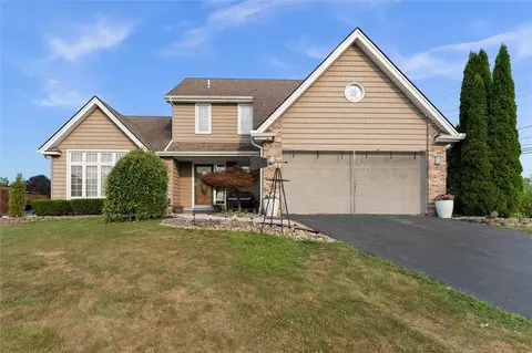4 Windelin Dr, Henrietta, NY 14467