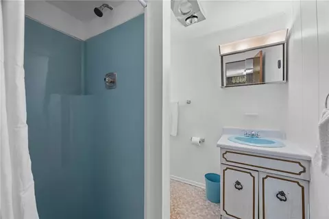 Bath - 112 Echo St, Irondequoit, NY 14609 photo 3 of 3