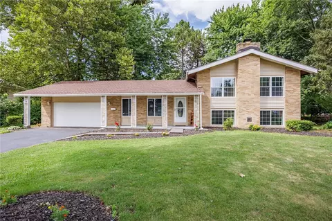 58 Eileen Cir, Greece, NY 14616