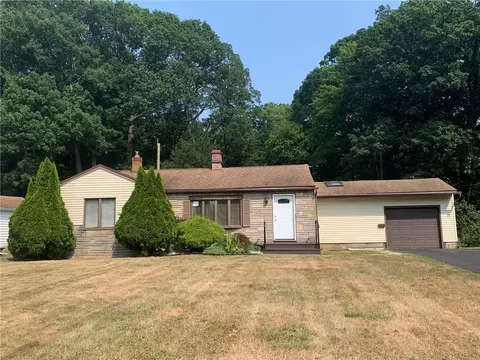 118 Valley Crest Rd, Greece, NY 14616