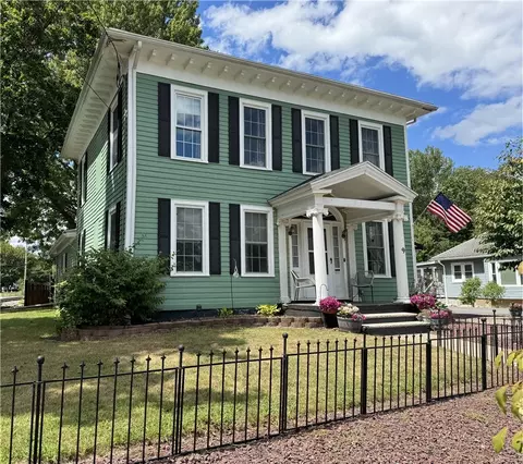 9 Stark St, Waterloo, NY 13165