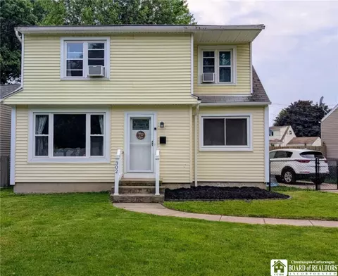 302 Kirkwood Dr, West Seneca, NY 14224