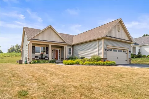1384 Ashwood Ln, Victor, NY 14564