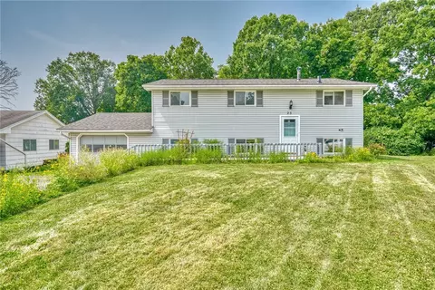 25 Bermuda Cir, Rochester, NY 14623