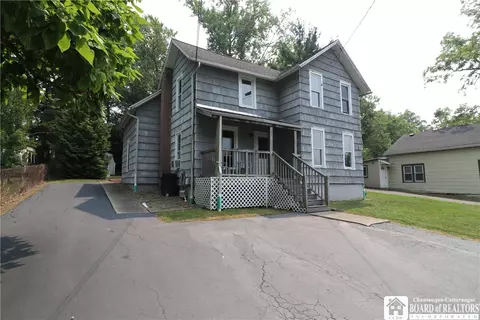 12 Henry St, Hanover, NY 14136