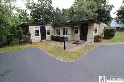 15 Henry St, Hanover, NY 14136