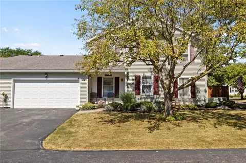 22 Braintree Cres, Penfield, NY 14526