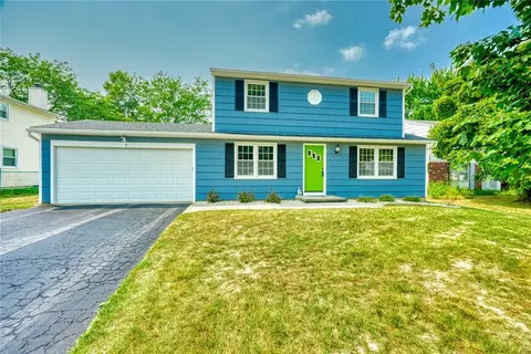 9 Aconbury Dr, Perinton, NY 14450