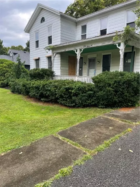34 Linden St, Livonia, NY 14487