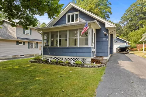 32 Brookridge Dr, Greece, NY 14616