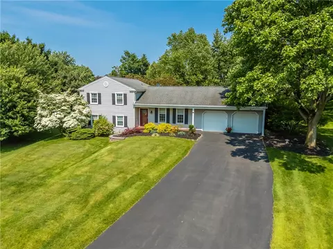 6 Wellington Cir, Perinton, NY 14450