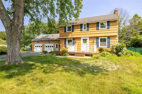 32 Hawley Dr, Webster, NY 14580