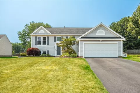 3247 Green Tree Dr, Walworth, NY 14568