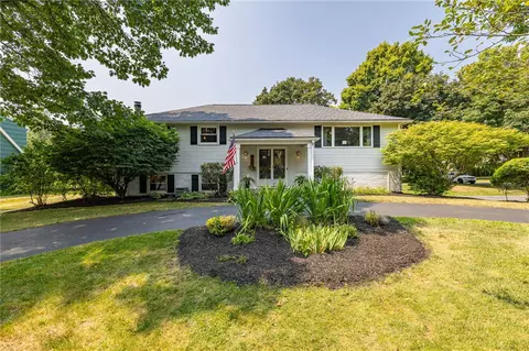 649 Apple Grove Cir, Webster, NY 14580